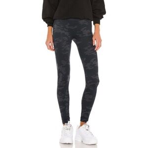 SPANX look at me now seamless leggings X1/1TG in black camo